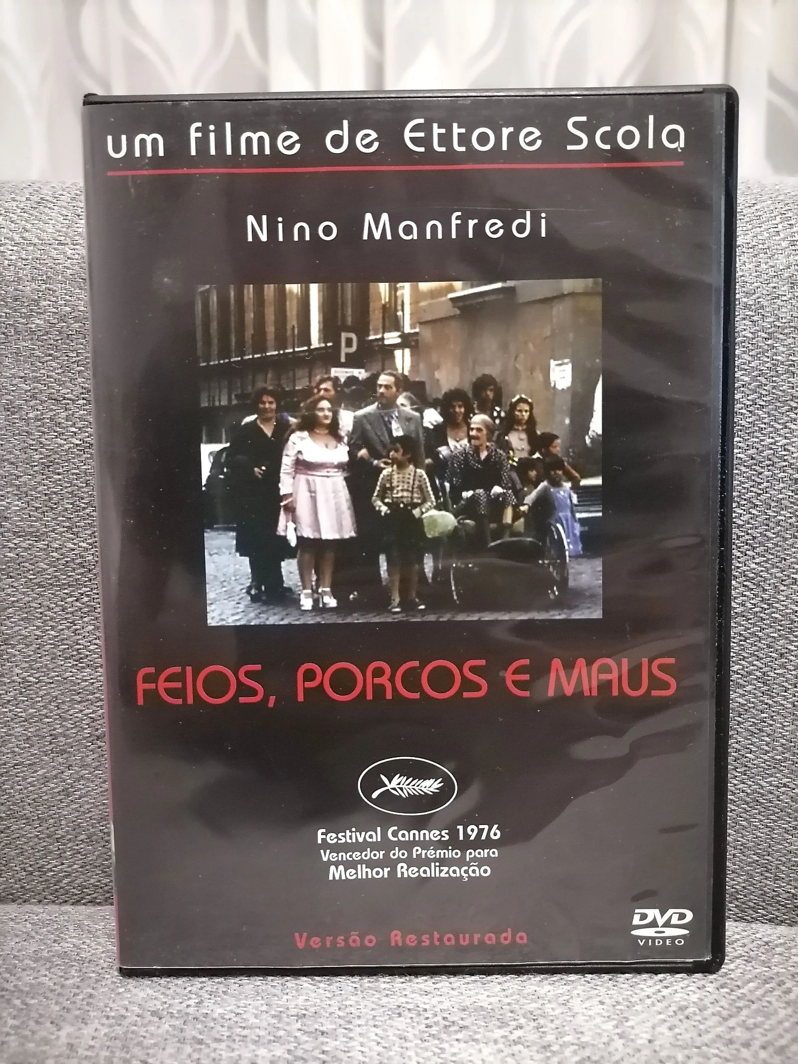 Feios, Porcos e Maus